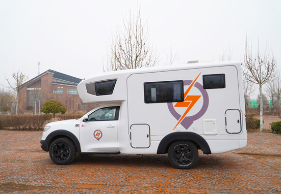 夏季，這里溫度剛好，還適宜選房車