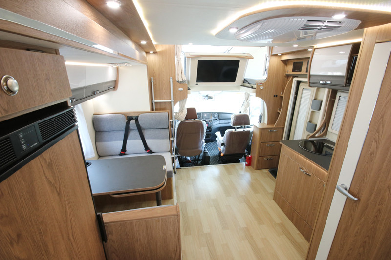 要大空間也更舒適，這樣的房車很棒