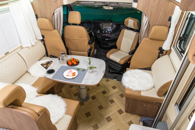 多人出行還能玩的舒服，這款房車足夠