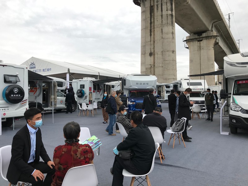 炮營集合，連看自由炮房車