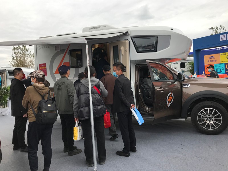 炮營集合，連看自由炮房車