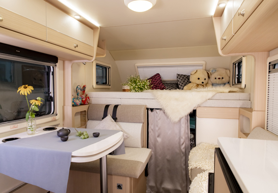 想要大床房車，可以看這兩款