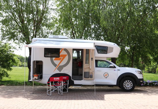 極致動力、四驅越野，樣樣都強，就是這款房車