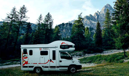 疫情推動了露營的流行，房車才是露營的頂流